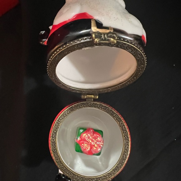 Pier 1 Santa Claus Ceramic Hinged Trinket Box with Christmas Present - Picture 10 of 15